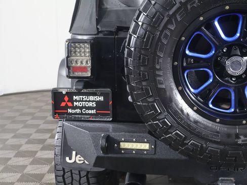 Used 2016 Jeep Wrangler Unlimited Sahara w/ Connectivity Group AWD/4WD image 12