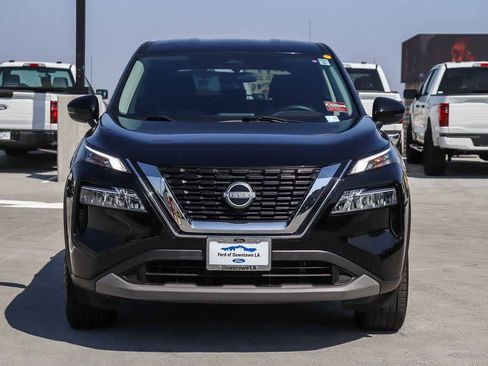 Used 2022 Nissan Rogue SV FWD image 2