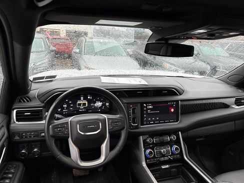 Used 2023 GMC Yukon Denali image 10