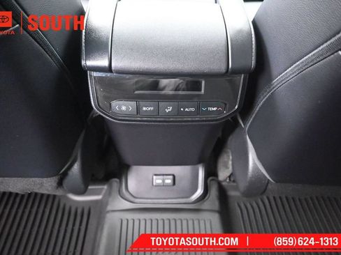Used 2023 Toyota Highlander XSE AWD/4WD image 27