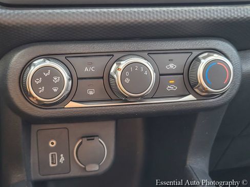 Used 2023 Nissan Kicks S FWD image 14