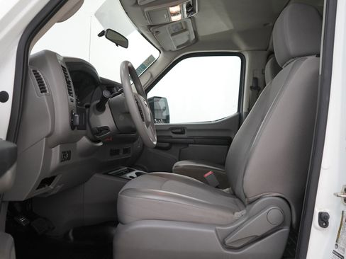 Used 2020 Nissan NV 3500 S image 22