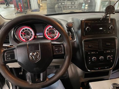 Used 2015 RAM C/V Tradesman FWD image 8