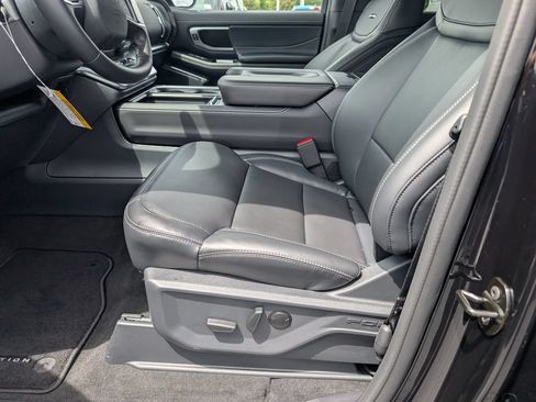 New 2027 Ford Expedition Platinum w/ Stealth Performance Package AWD/4WD image 9