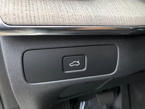 New 2026 Volvo XC90 B6 Ultra image 13