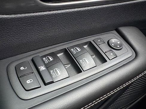 New 2026 Chrysler Voyager LX image 12