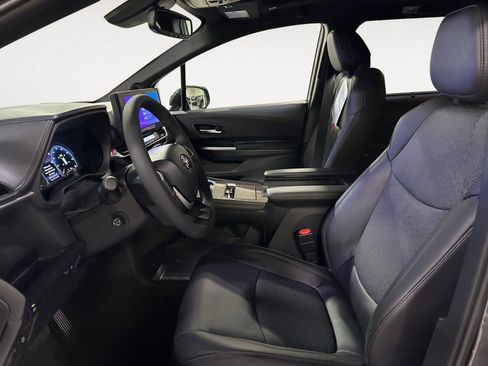 New 2025 Toyota Sienna Limited image 9