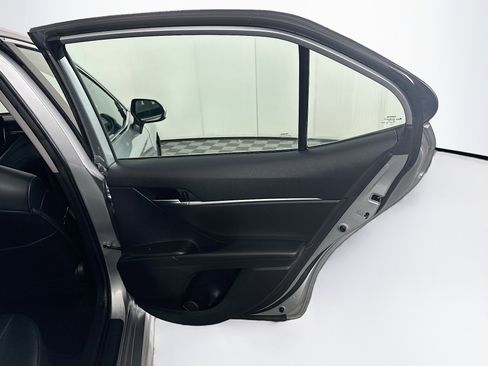 Used 2021 Toyota Camry SE image 27