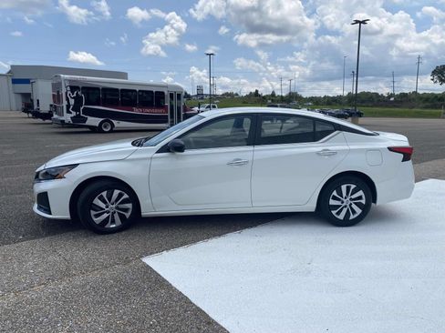 Used 2025 Nissan Altima 2.5 S FWD image 4