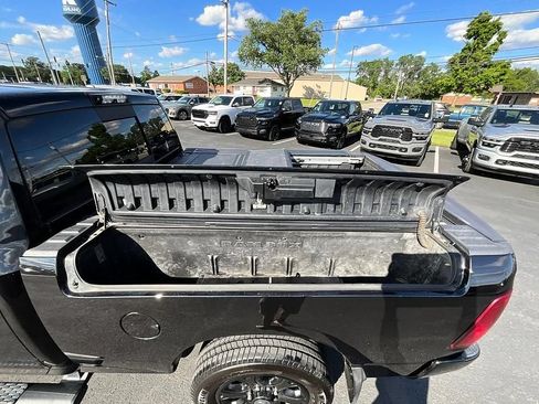 Used 2017 RAM 2500 SLT w/ Black Appearance Group AWD/4WD image 11