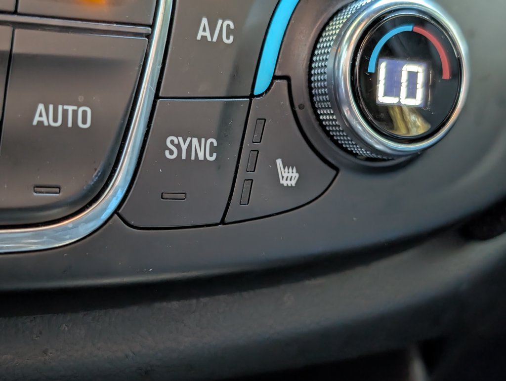 Used 2023 Chevrolet Traverse RS FWD image 32