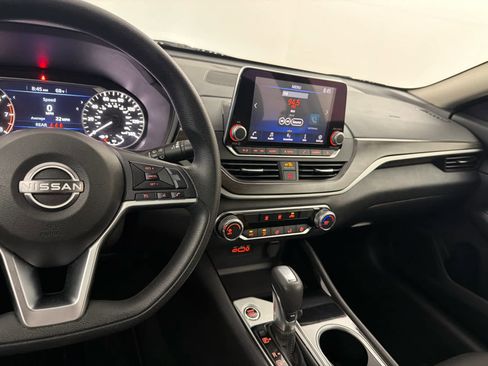 Used 2024 Nissan Altima 2.5 SV FWD image 18