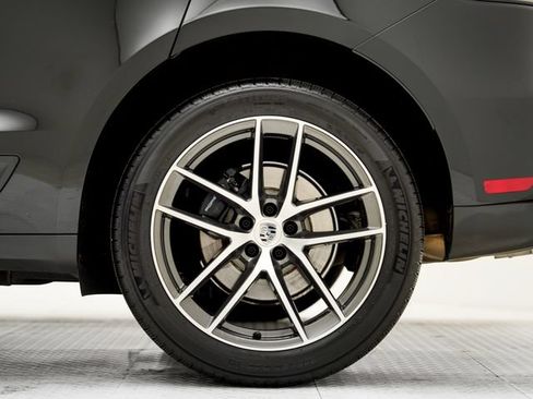 Certified 2026 Porsche Macan AWD/4WD image 29