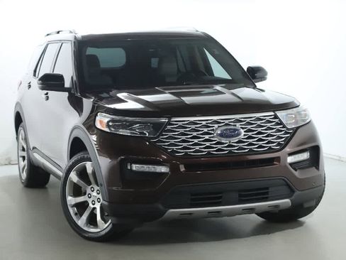 Used 2020 Ford Explorer Platinum w/ Premium Technology Package AWD/4WD image 2