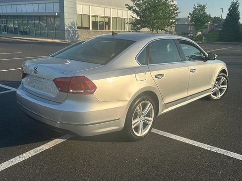 Used 2014 Volkswagen Passat 1.8T SEL Premium FWD image 5