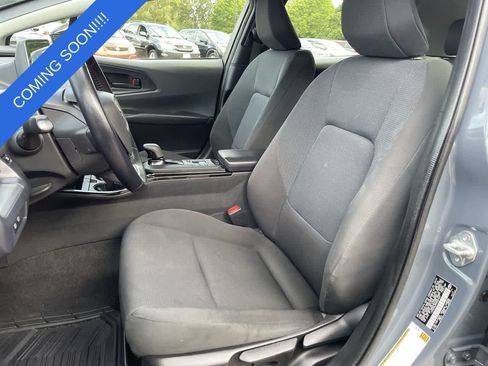 Used 2024 Toyota Prius LE FWD image 12