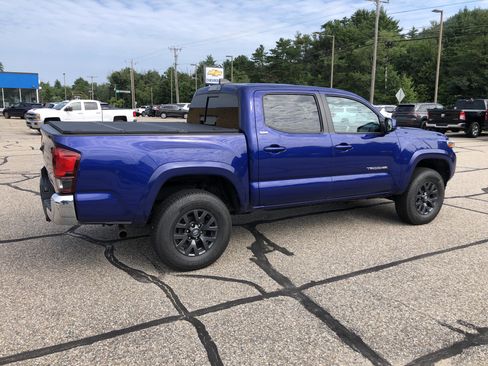 Used 2023 Toyota Tacoma SR5 AWD/4WD image 3