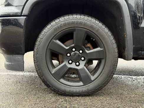 Used 2017 GMC Sierra 1500 SLE w/ SLE Value Package image 4