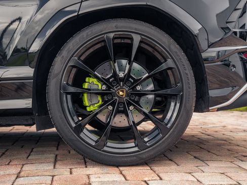 Used 2021 Lamborghini Urus AWD/4WD image 17