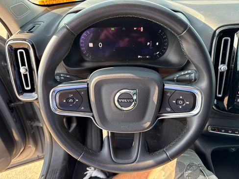Used 2023 Volvo XC40 B5 Plus AWD/4WD image 22