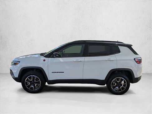 Used 2025 Jeep Compass Trailhawk AWD/4WD image 8