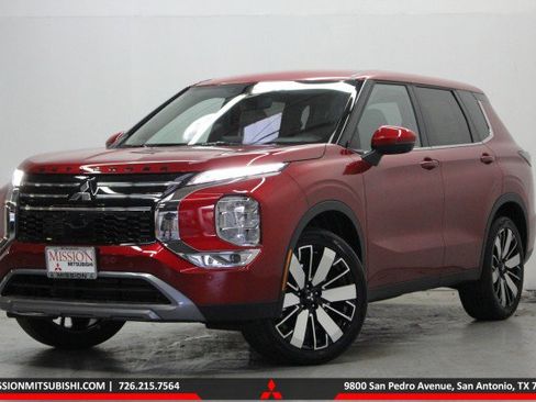 New 2026 Mitsubishi Outlander SE image 1