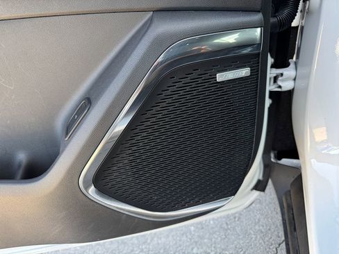 Used 2025 GMC Acadia Elevation AWD/4WD image 18