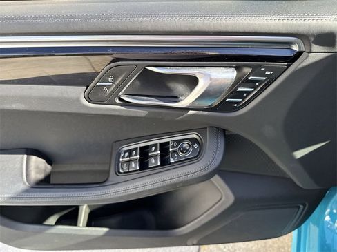 Used 2023 Porsche Macan Turbo image 41