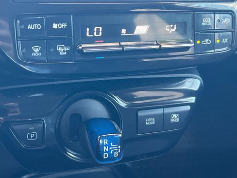 Certified 2022 Toyota Prius LE image 17