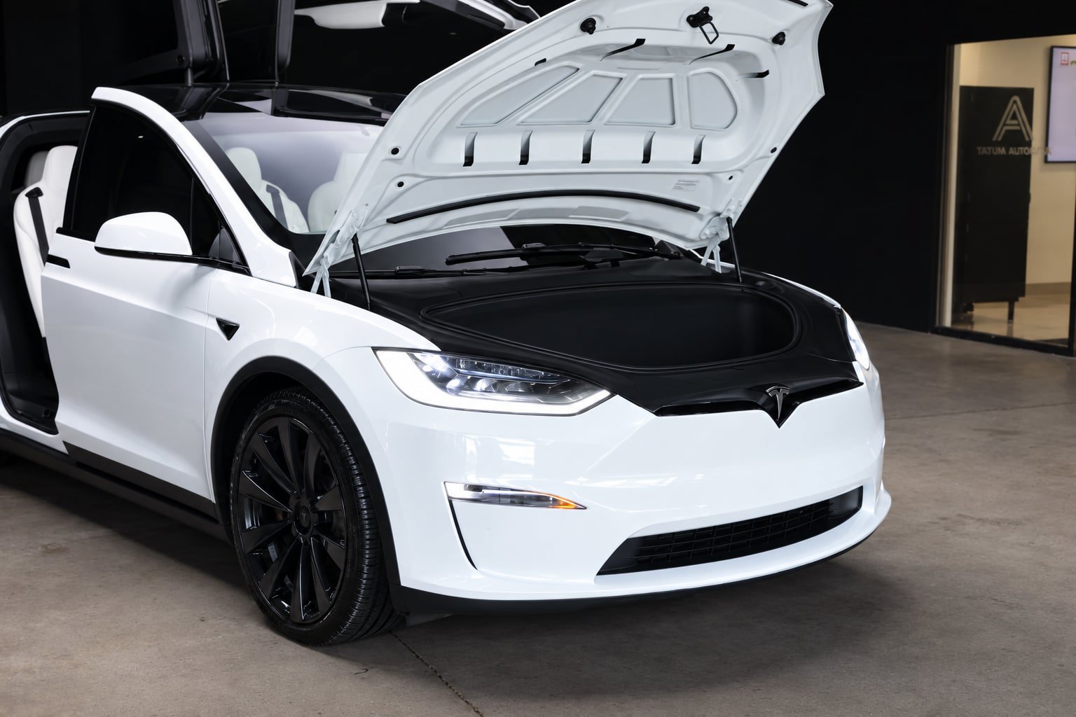 Used 2023 Tesla Model X Plaid AWD/4WD image 4