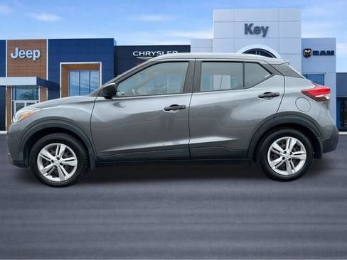 Used 2019 Nissan Kicks S FWD image 2