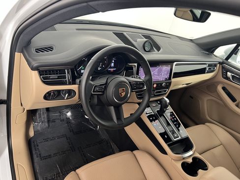 Certified 2026 Porsche Macan AWD/4WD image 4