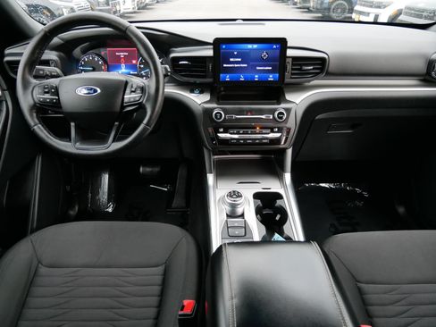 Used 2020 Ford Explorer XLT w/ Comfort Package AWD/4WD image 10