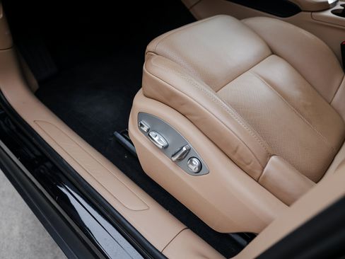 Used 2024 Porsche Macan image 14