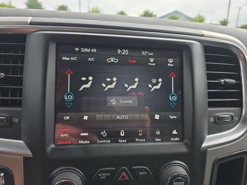 Used 2018 RAM 1500 SLT AWD/4WD image 28