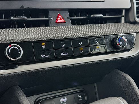 Used 2025 Kia Sportage LX image 23