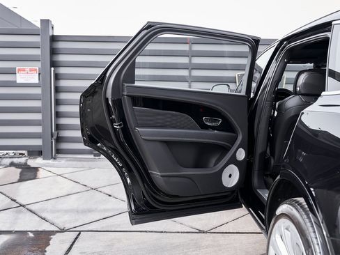 Used 2023 Bentley Bentayga Extended Wheelbase image 27