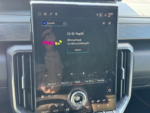 Used 2024 GMC Acadia AT4 w/ Luxury Package image 7