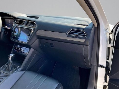 Used 2022 Volkswagen Tiguan SE AWD/4WD image 16