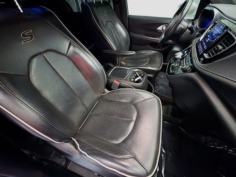 Used 2019 Chrysler Pacifica Limited w/ Advanced Safetytec Group FWD image 16