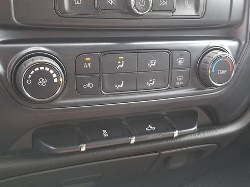 Used 2018 Chevrolet Silverado 1500 Custom w/ Custom Value Package AWD/4WD image 27