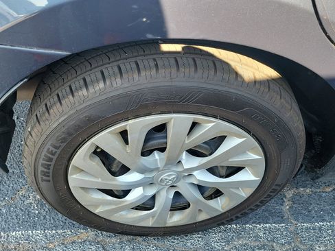 Used 2018 Toyota Corolla LE FWD image 8