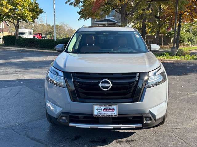 Certified 2025 Nissan Pathfinder Platinum AWD/4WD image 2