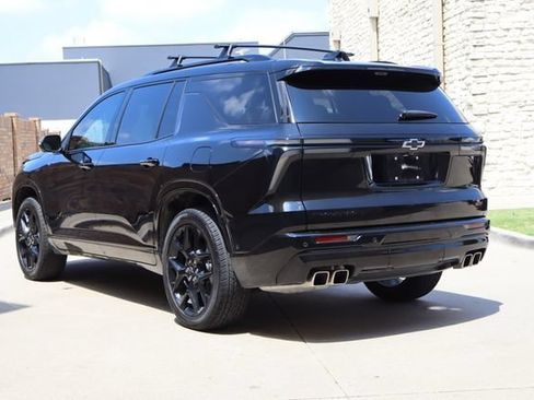Used 2025 Chevrolet Traverse RS FWD image 3