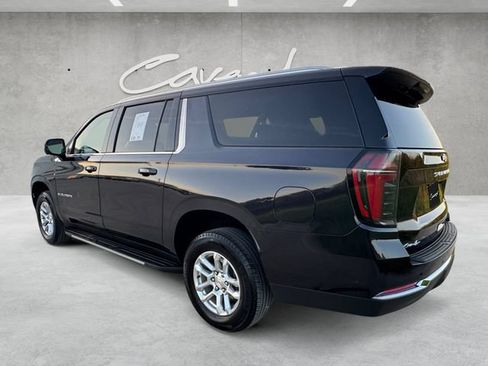 Used 2025 Chevrolet Suburban LT RWD image 14