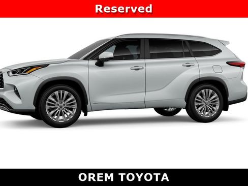 New 2026 Toyota Highlander Platinum image 3