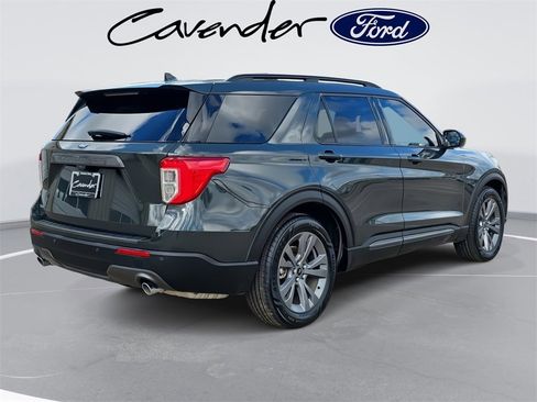 Used 2022 Ford Explorer XLT w/ Equipment Group 202A image 5