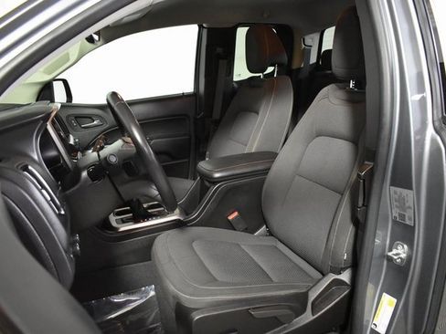 Used 2022 Chevrolet Colorado LT w/ LT Convenience Package image 9