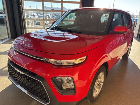Certified 2022 Kia Soul LX w/ Technology Package image 5