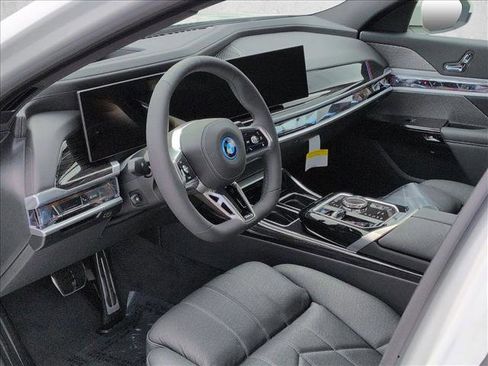 Used 2026 BMW i7 eDrive50 w/ M Sport Package RWD image 3